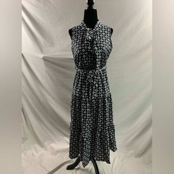 Black/White Print Ruffle Hem Belted Dress - Picture 6 of 10